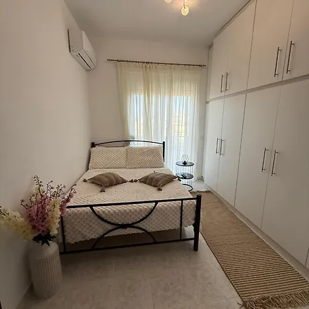 Daire Katsaras House 3 Cozy Bedrooms