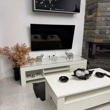 Daire Katsaras House 3 Cozy Bedrooms
